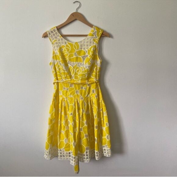 Amanda Lane  Yellow Rose Embroidered cocktail Dress, Lined, with Lace detail 8 - Picture 3 of 6